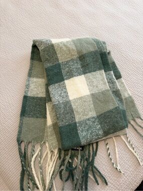 Cozy Green Plaid Fringe Throw Scarf - Home Accents
